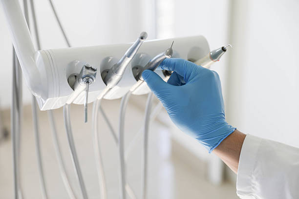 Professional Emergency Dentist technician working in Vienna, VA